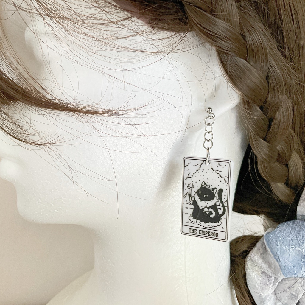 猫のタロットピアス