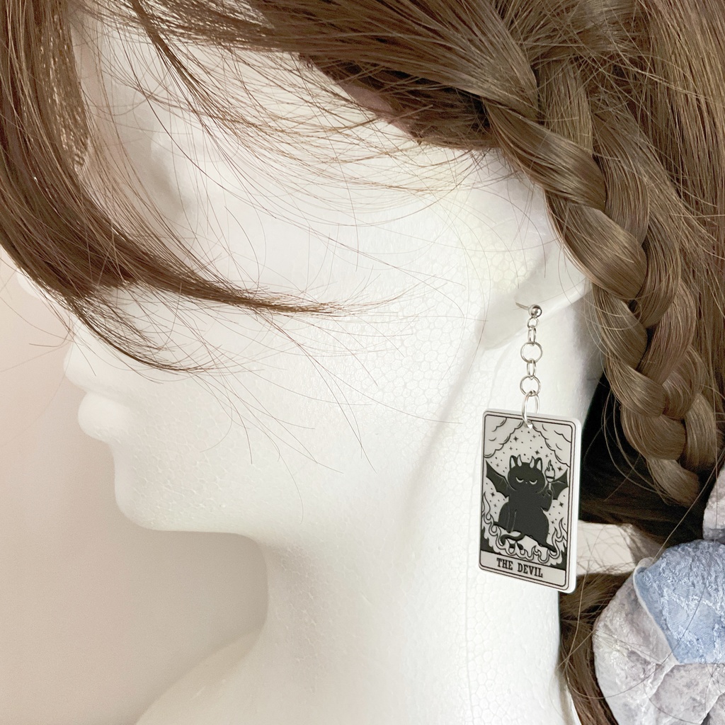 猫のタロットピアス