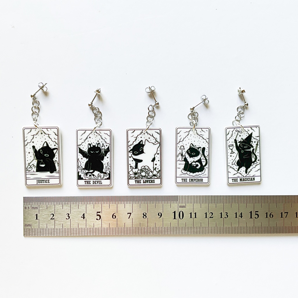 猫のタロットピアス