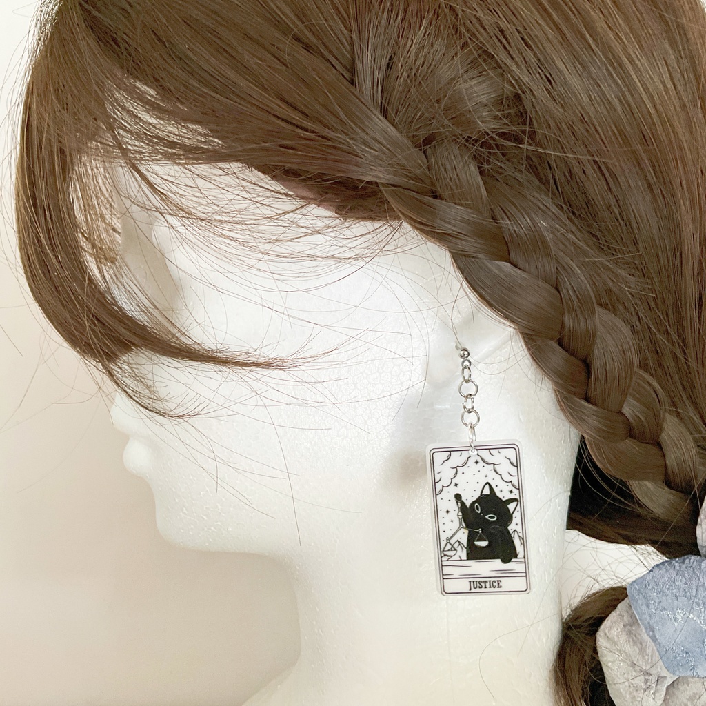 猫のタロットピアス
