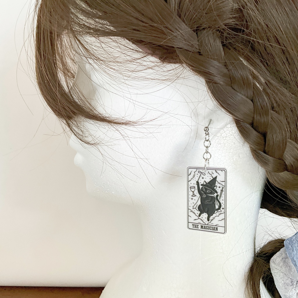 猫のタロットピアス