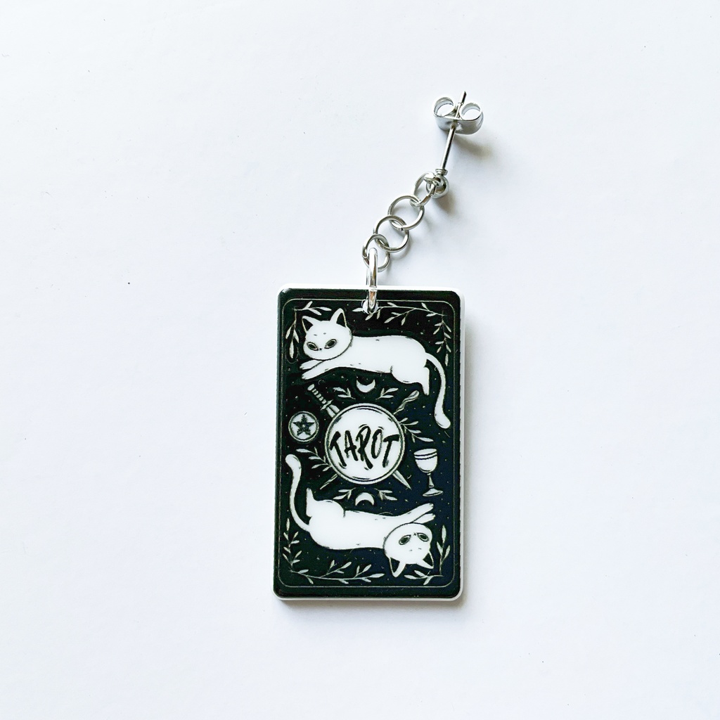 猫のタロットピアス