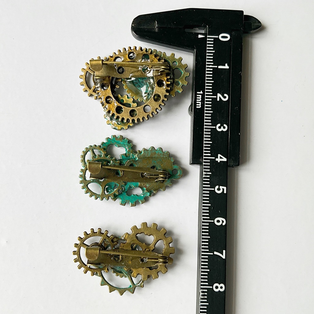 歯車のブローチ