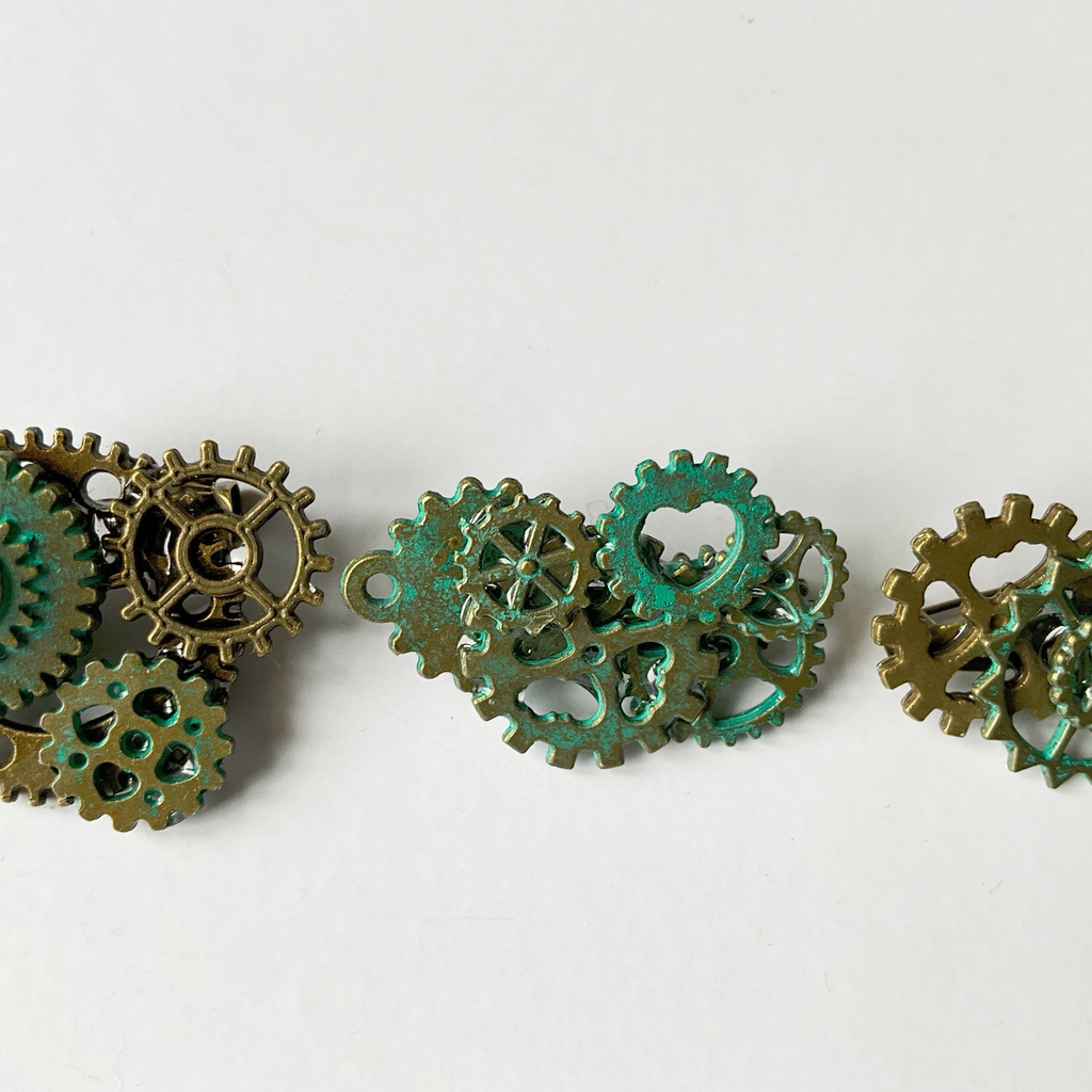 歯車のブローチ
