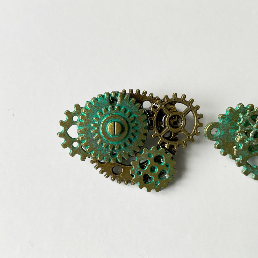 歯車のブローチ