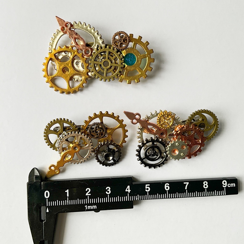 歯車のブローチ