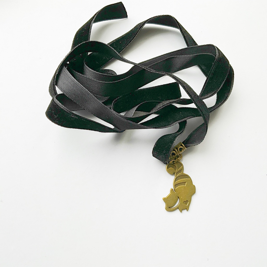 チェシャ猫の登場|闇夜に潜む幻想ゴシックチョーカー