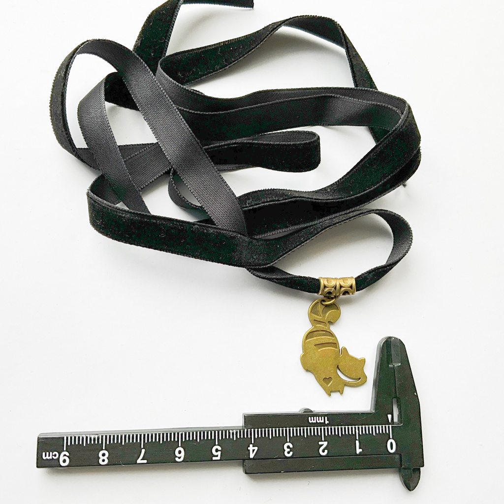 チェシャ猫の登場|闇夜に潜む幻想ゴシックチョーカー