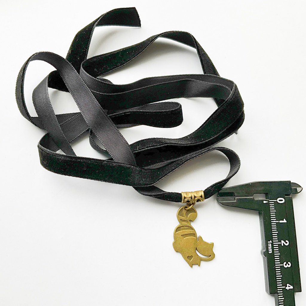 チェシャ猫の登場|闇夜に潜む幻想ゴシックチョーカー