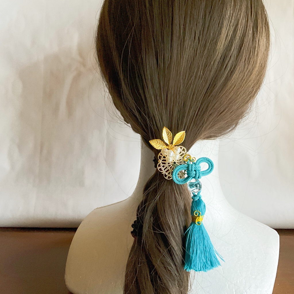 二重叶結び×金の実の和風ポニーフック|華やか組紐タッセル|和モダンヘアアクセサリー