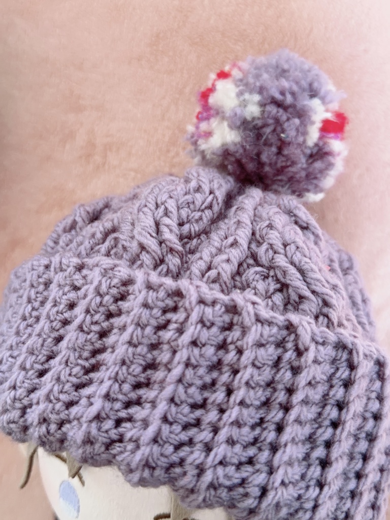 縄編み模様ぽんぽんニット帽子