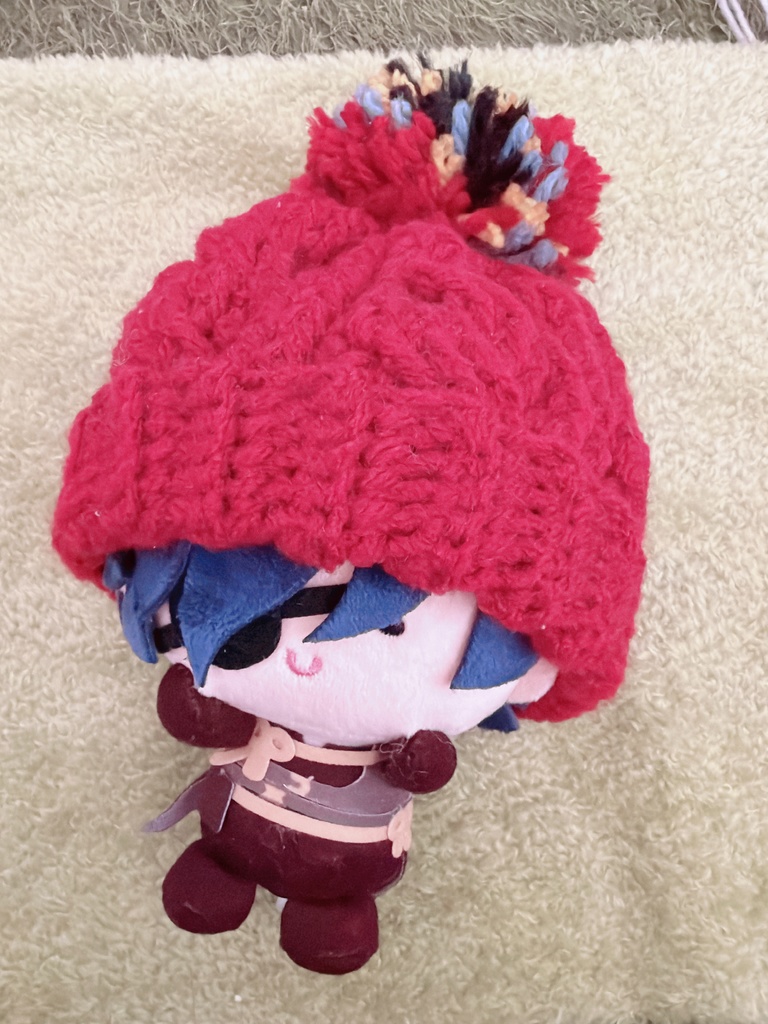 ちいさい縄編み模様ぽんぽんニット帽子