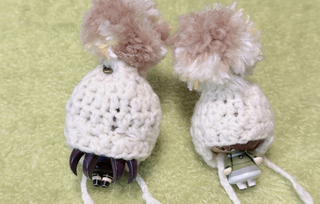 ちいさい耳当てぽんぽん帽子