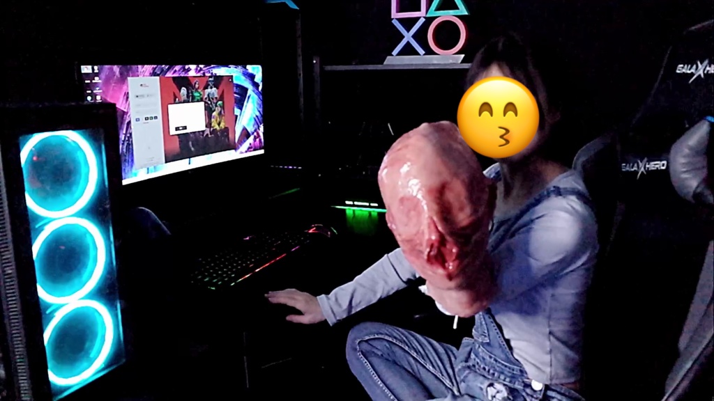 【動画】マスクを被ってスチール撮影