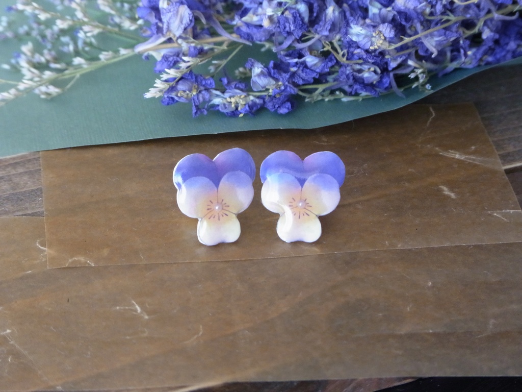 ビオラのピアス・イヤリング