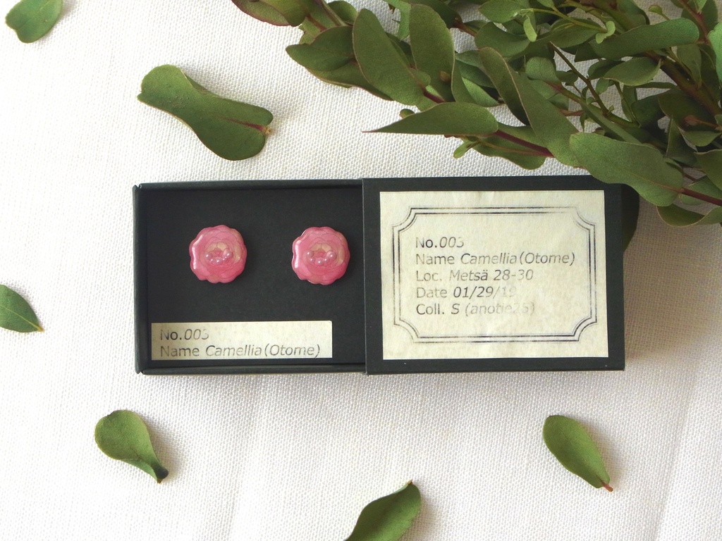 おとめつばきのピアス・イヤリング