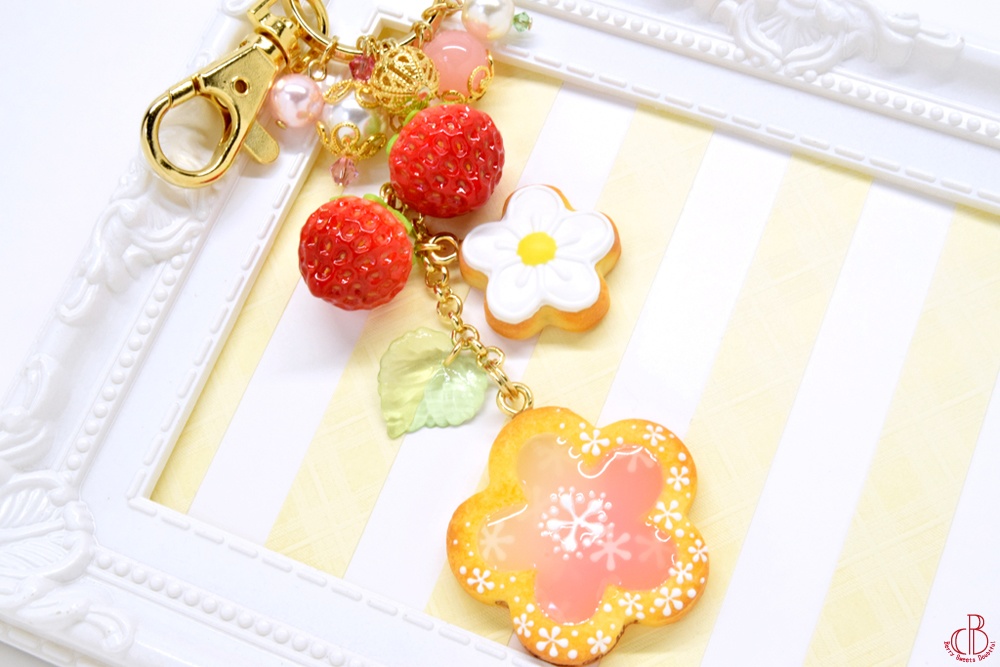 苺花のステンドグラスクッキー いちごみるく Berrysweetsdoubtful Booth