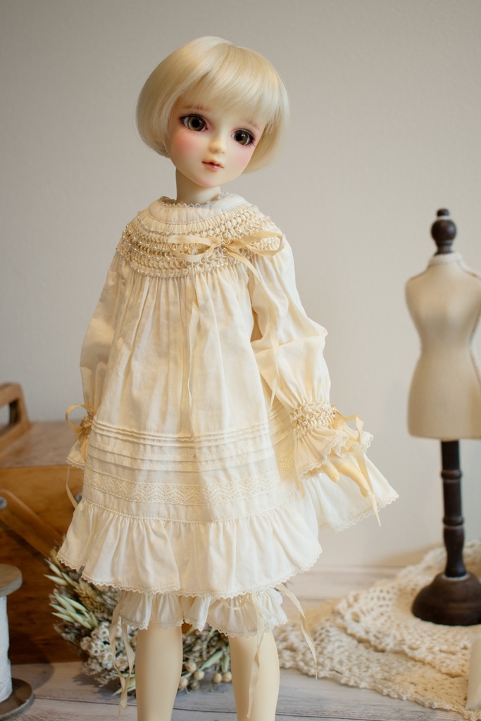 1/40ドール🧵SMOCKING NIGHTIE DRESS