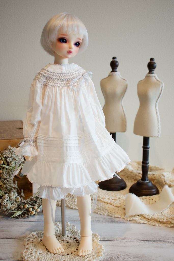 1/40ドール🧵SMOCKING NIGHTIE DRESS