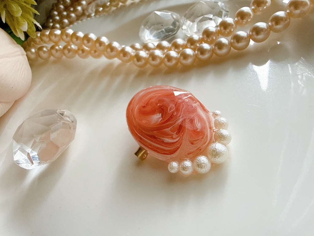 マーブルカラーのブローチ《pink》