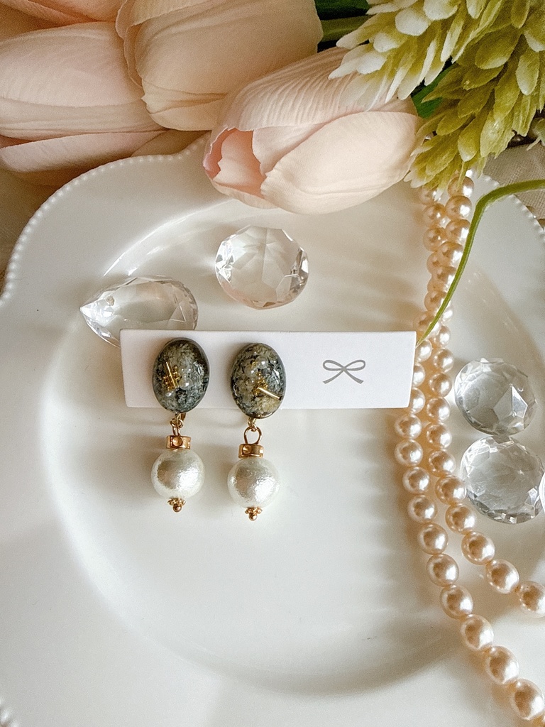 BLACK×Flowerイヤリング