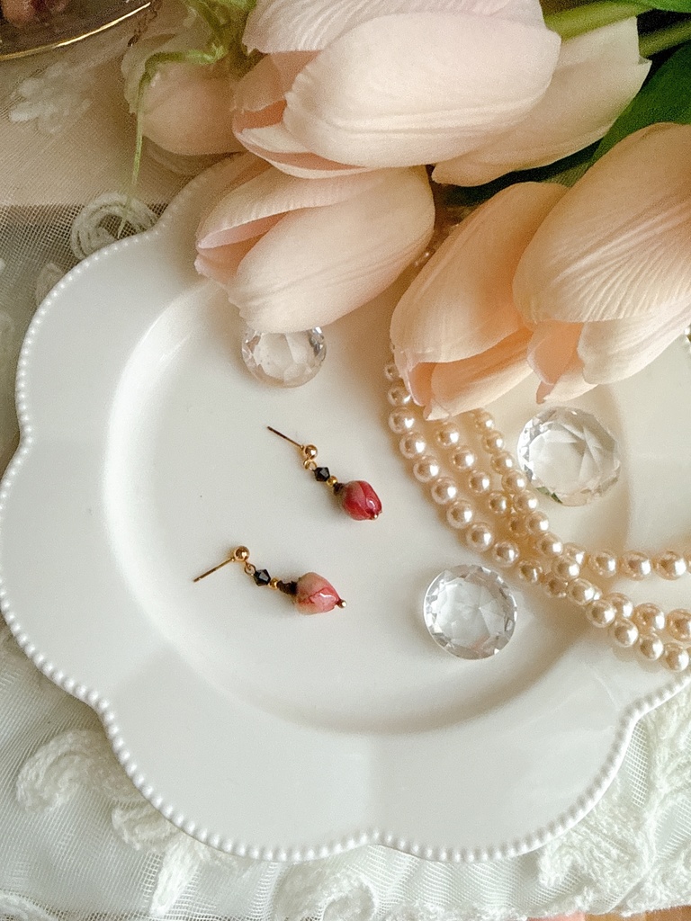 ローズバッドの耳飾り