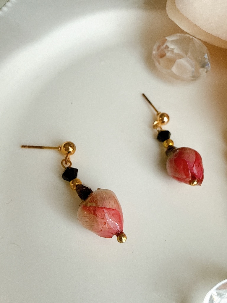 ローズバッドの耳飾り