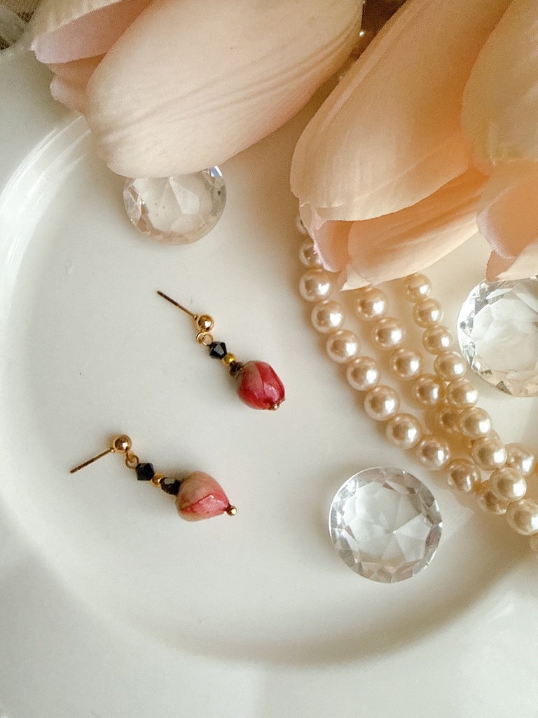 ローズバッドの耳飾り