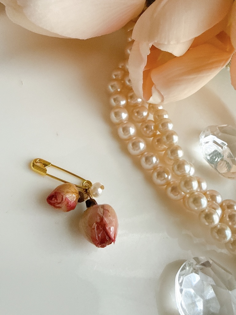 ローズバッドのピン