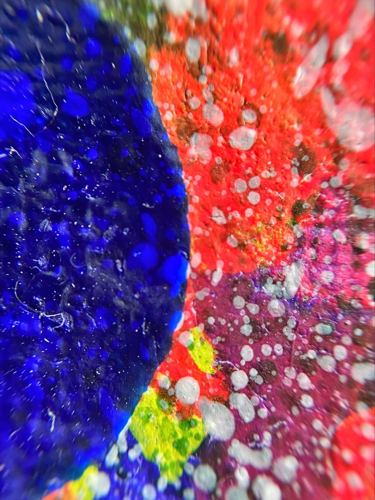 スパッタリングとウルトラマリンの斑点