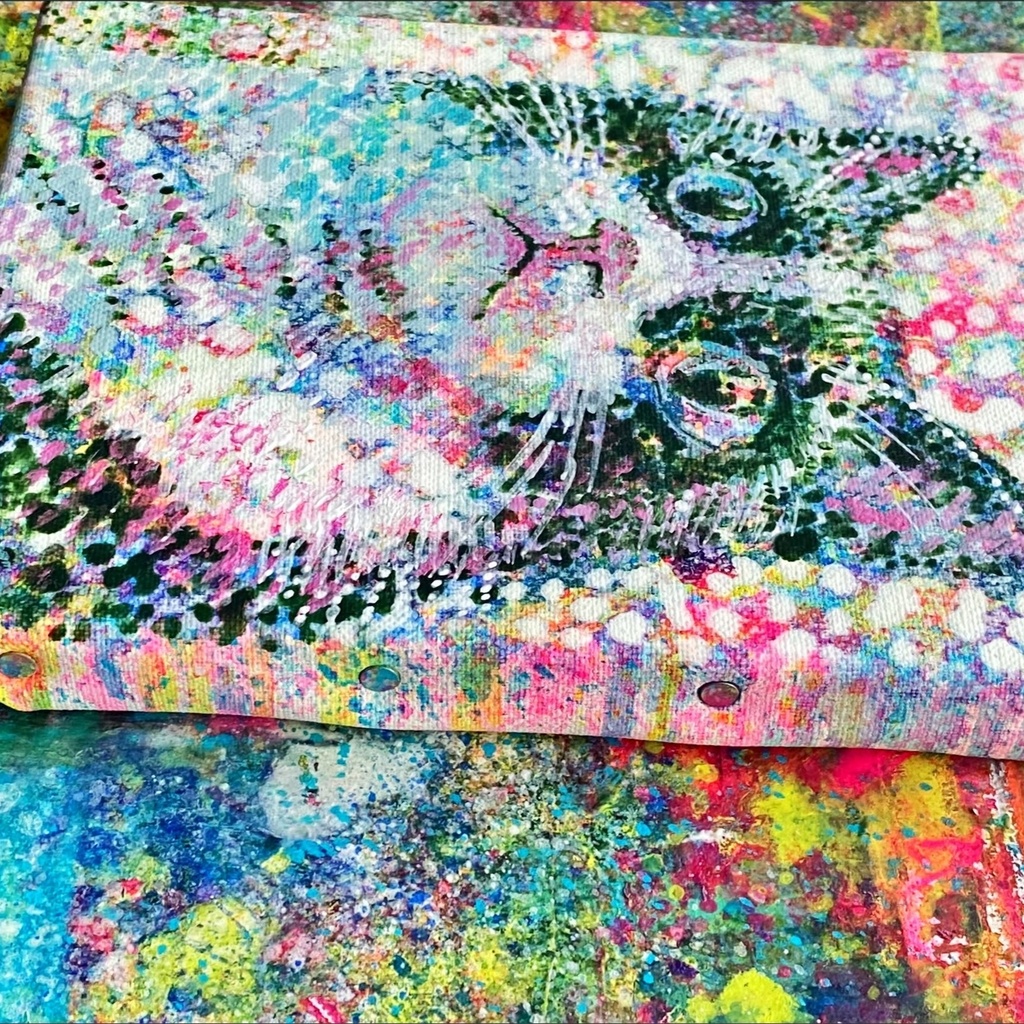 ピンクの鼻と口