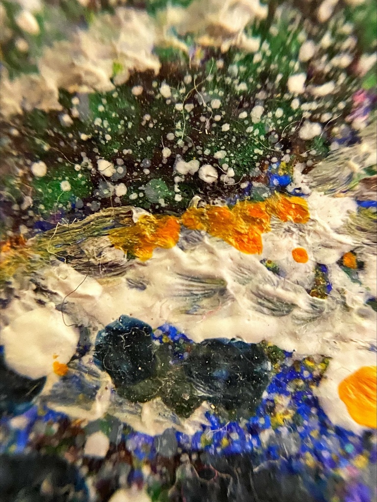 夕暮れと雲と基地の中の雑木林