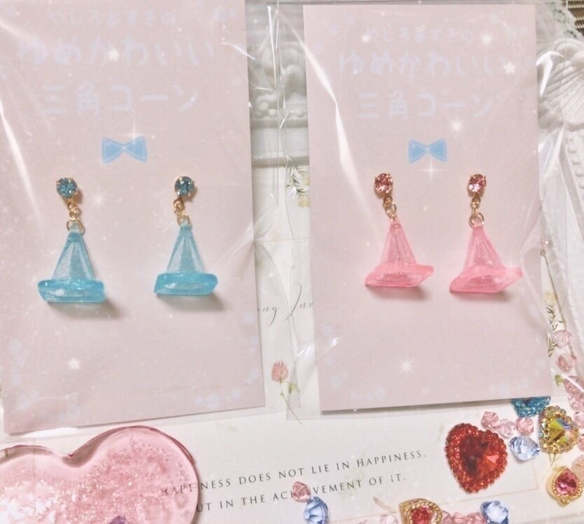 【ピアス】ゆめかわいい三角コーンピアス