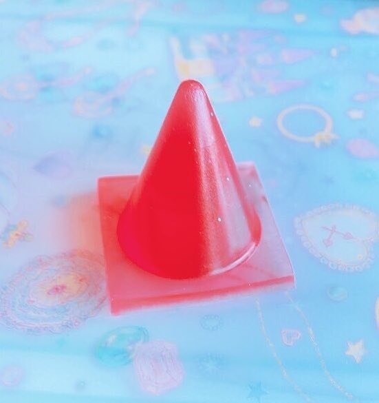 【リングスタンド】ゆめかわいい三角コーンリングスタンド