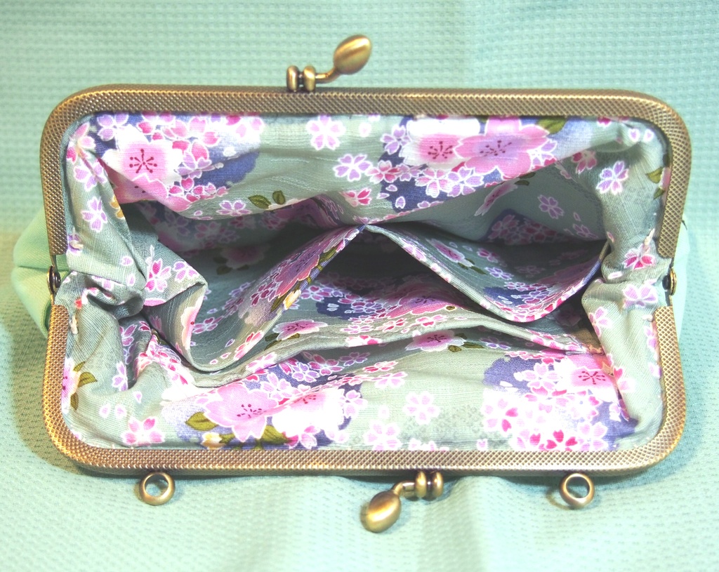 同人誌が素早く買えるがまぐちポシェット「膝丸モデル」