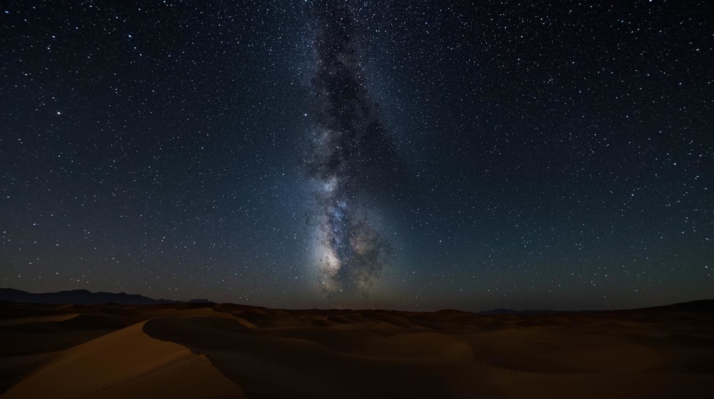 砂漠の星空