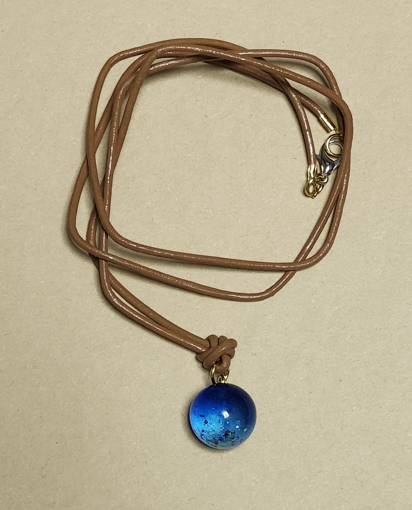 青玉のネックレス