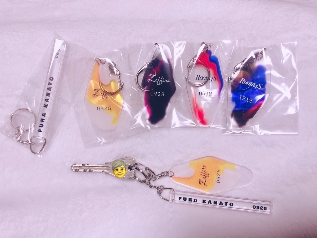 クリアキーホルダー