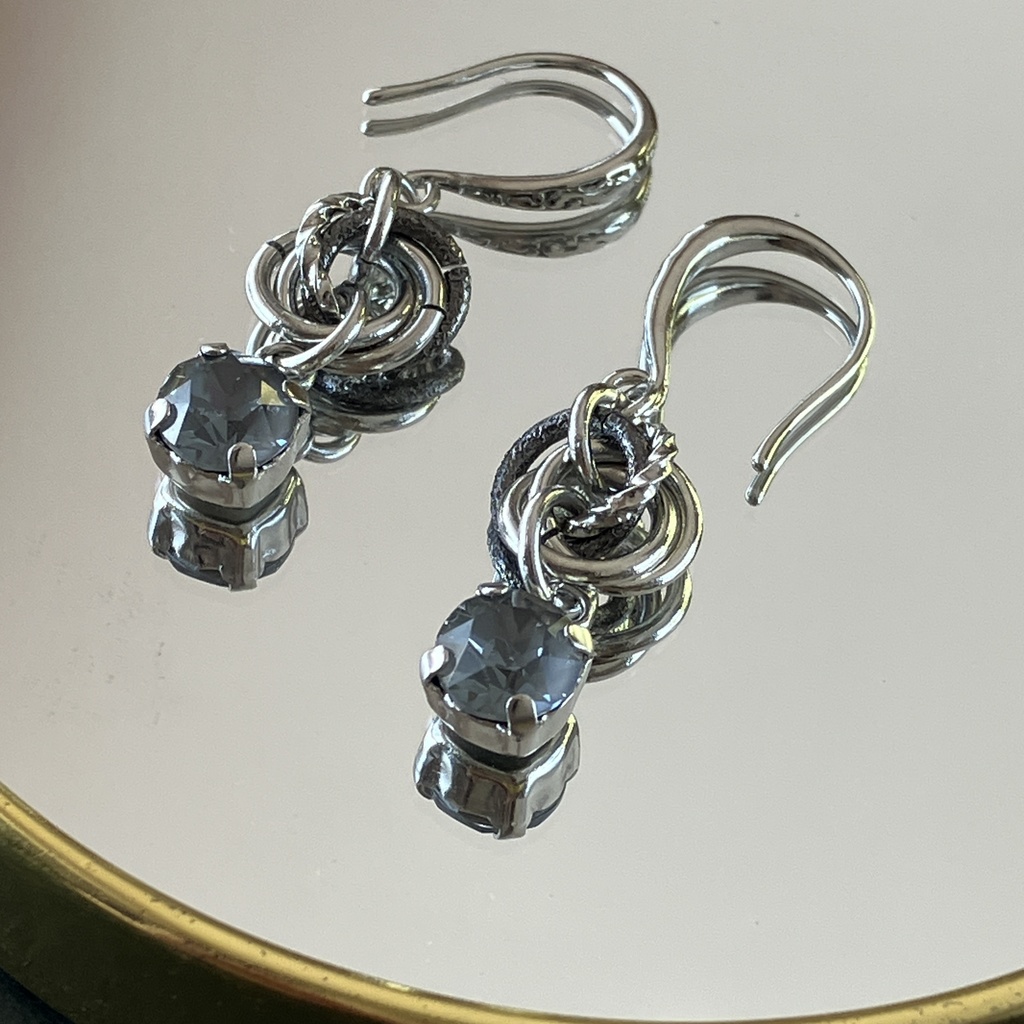 紫鸞イメージピアス(グレー)