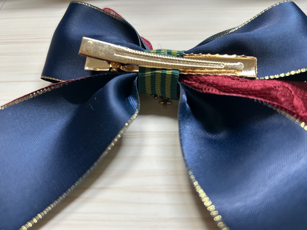 制服のリボンクリップ