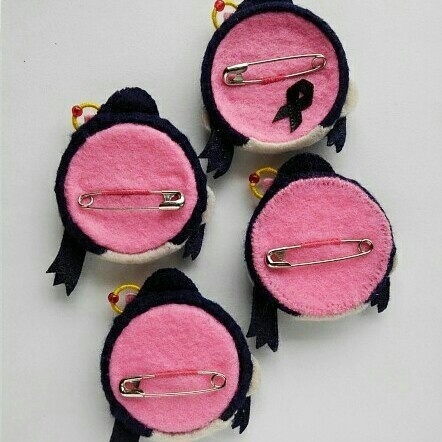 くるみボタンのフェルトバッジ 四方川 菖蒲 ※初期製作品