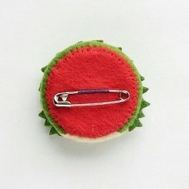 くるみボタンのフェルトバッジ 生駒 ※初期製作品②