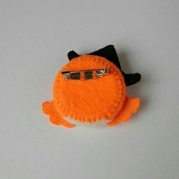 ハロウィン魔女っ娘ブローチ オレンジ
