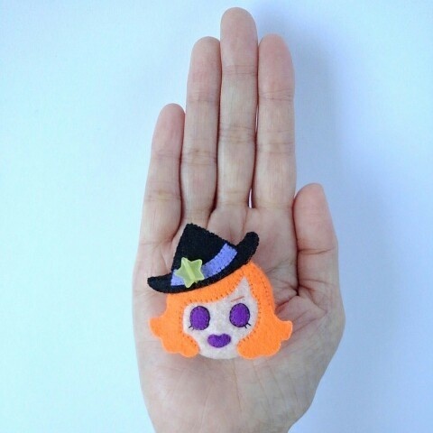 ハロウィン魔女っ娘ブローチ オレンジ
