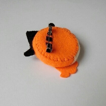 ハロウィン魔女っ娘ブローチ オレンジ