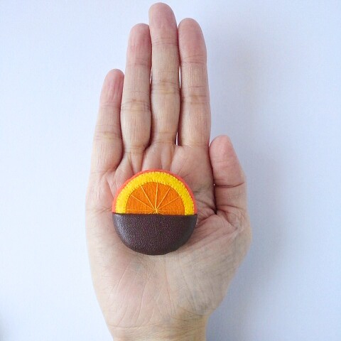 オランジェット・スイートチョコ ブローチ 39mm