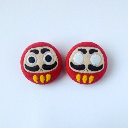 だるま ブローチ・紅(あか) 49mm