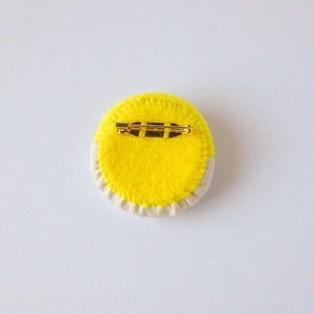 シトロネット・ホワイトチョコ ブローチ 39mm