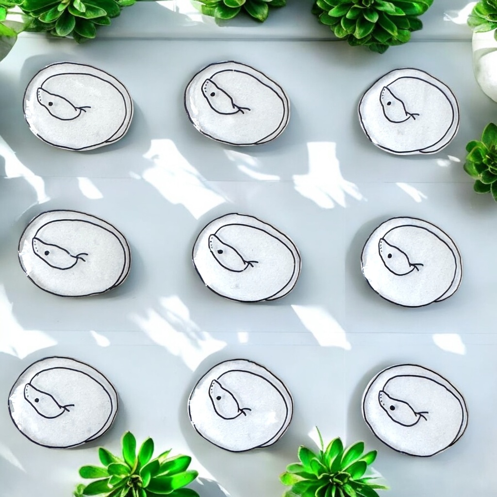 手描きボールパイソンイヤーアクセ/ピンバッジ(リューシ)