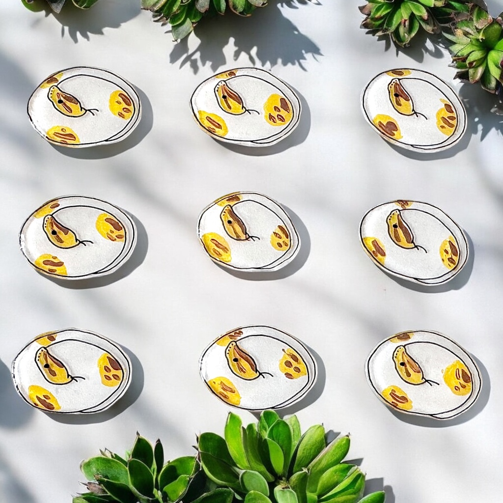 手描きボールパイソンイヤーアクセ/ピンバッジ(バナナパイボール)